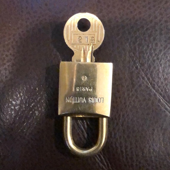 Vintage LV Louis Vuitton Padlock Lock & Key 219 - Picture 8 of 16